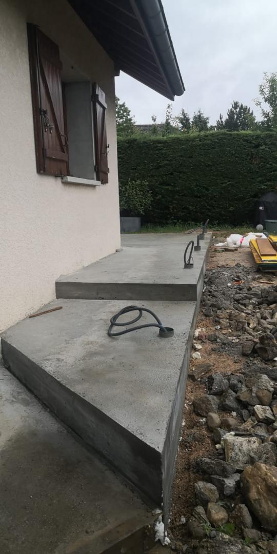 https://www.cschapes.fr Travaux décoration sol extérieur en béton Viviers-du-Lac